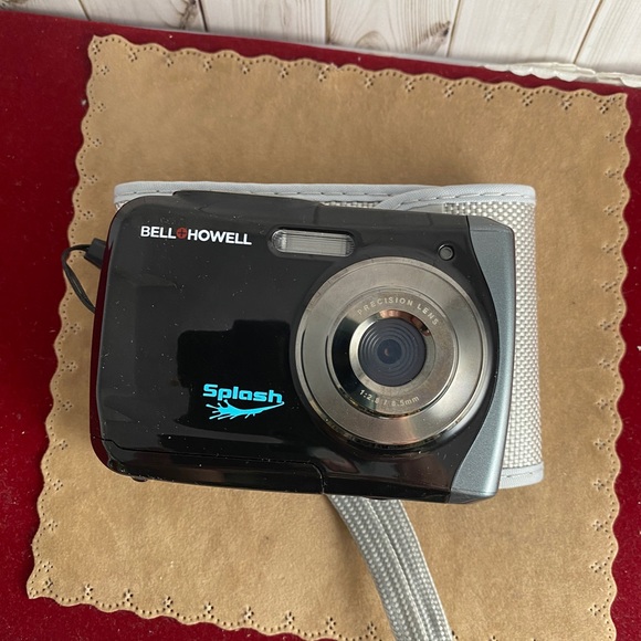 Bell and Howell Splash Water Proof Camera WP7 16MP + HD Video New - Picture 2 of 6
